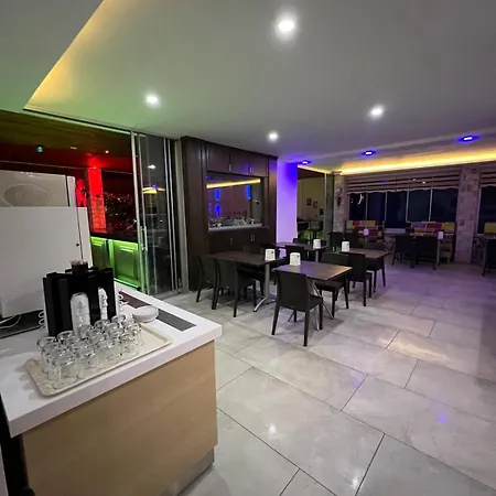 Miray Μαρμαρίς